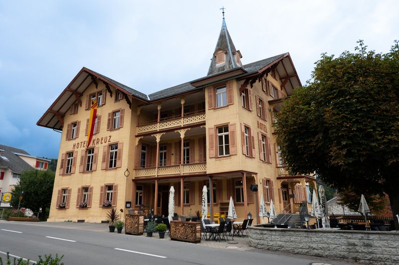 Sanierung des denkmalgeschützten Hotel Kreuz in Romoos